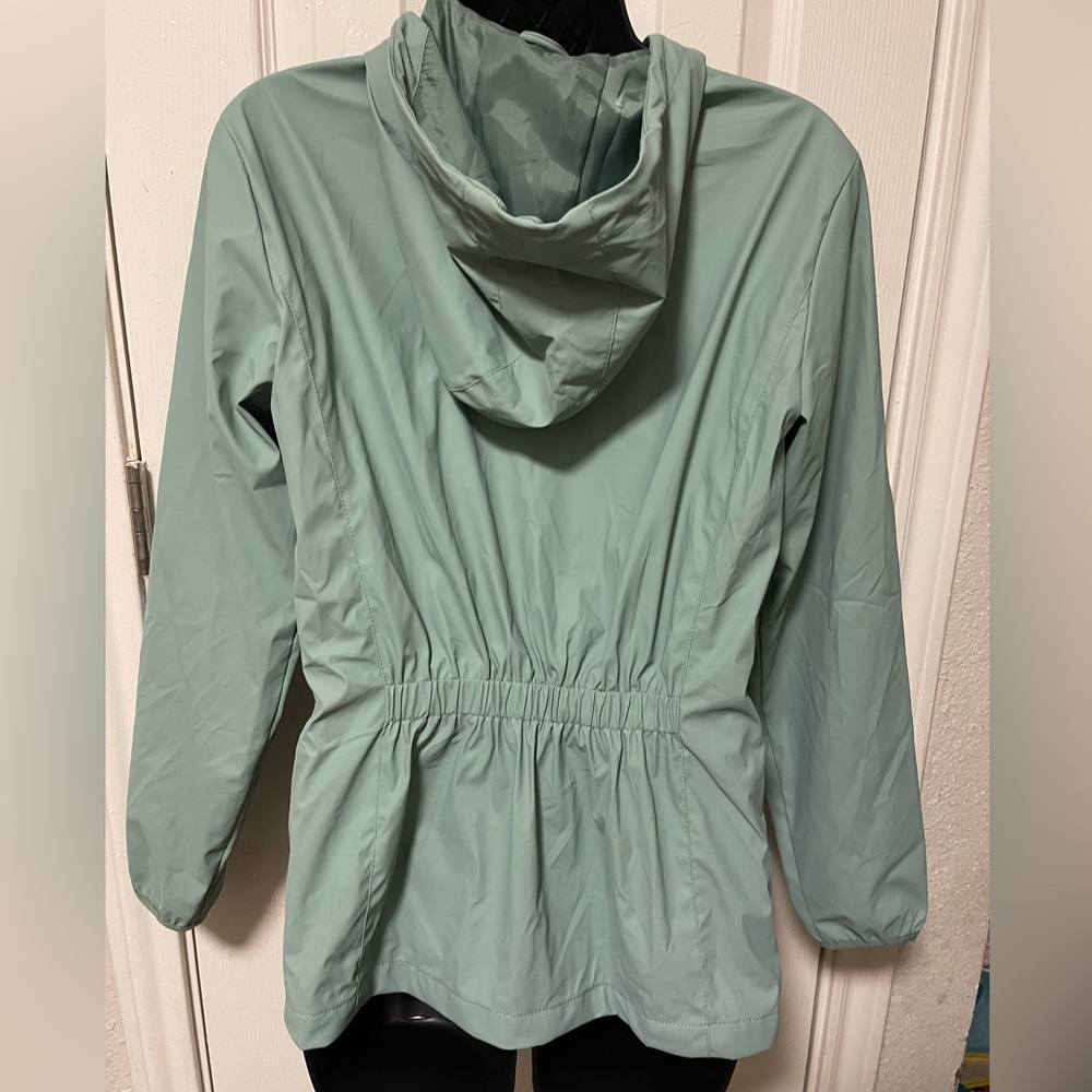 Weatherproof rain slicker - Picture 2 of 7